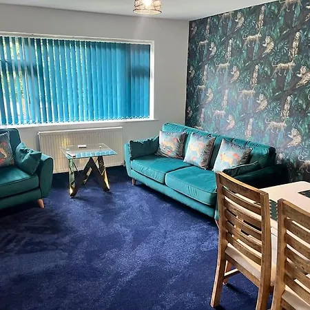 Modern 2 Bedroom Apartment Nantwich Exterior photo