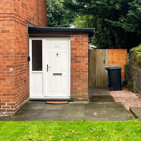 Modern 2 Bedroom Apartment Nantwich Exterior photo