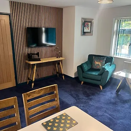 Modern 2 Bedroom Apartment Nantwich Exterior photo
