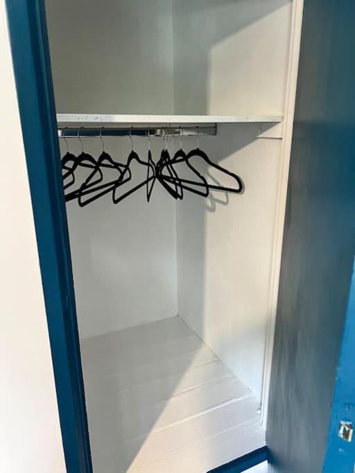 Modern 2 Bedroom *